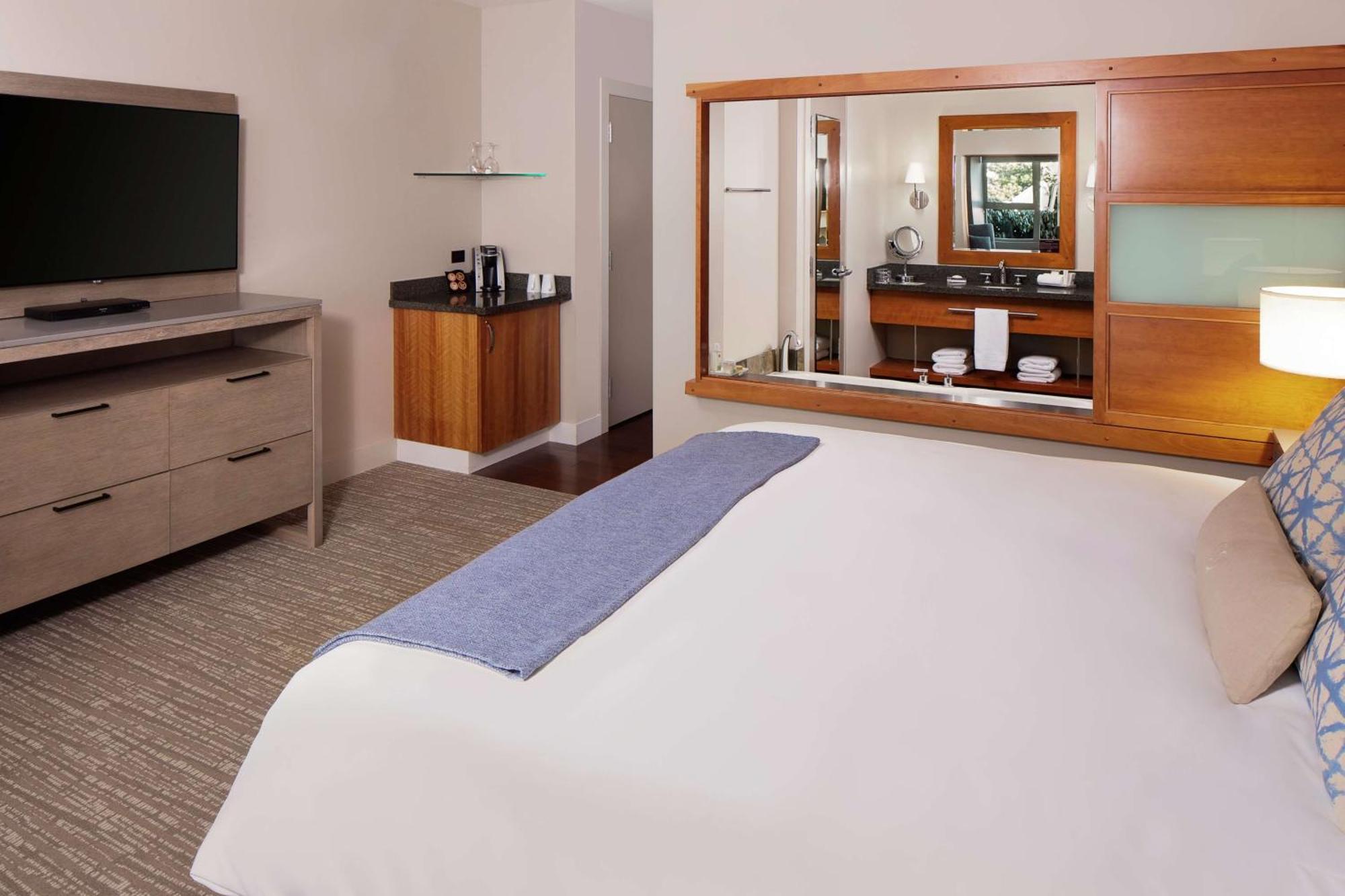 King Room with Partial Bay View